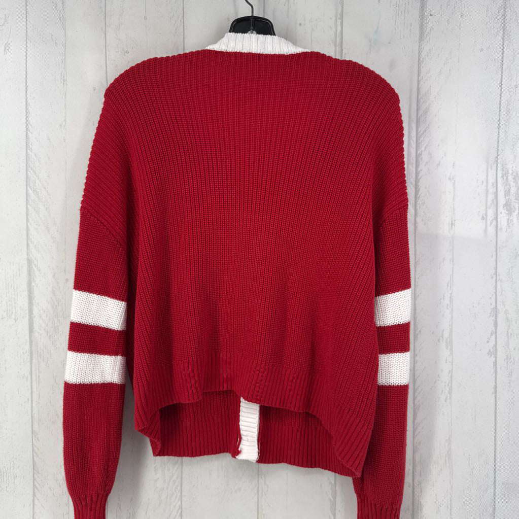 M button front cardi