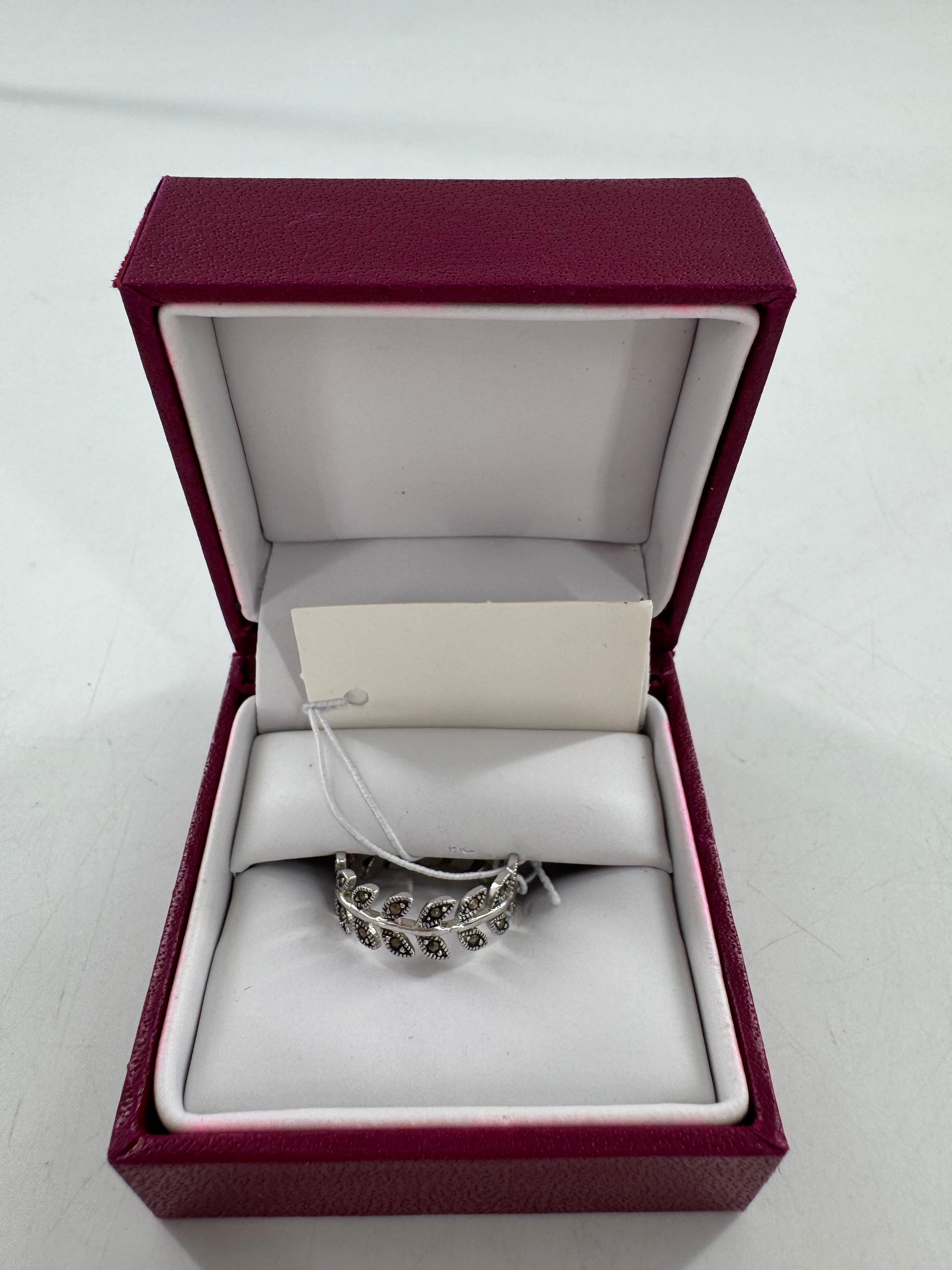 Sz 7 .925 leaf ring