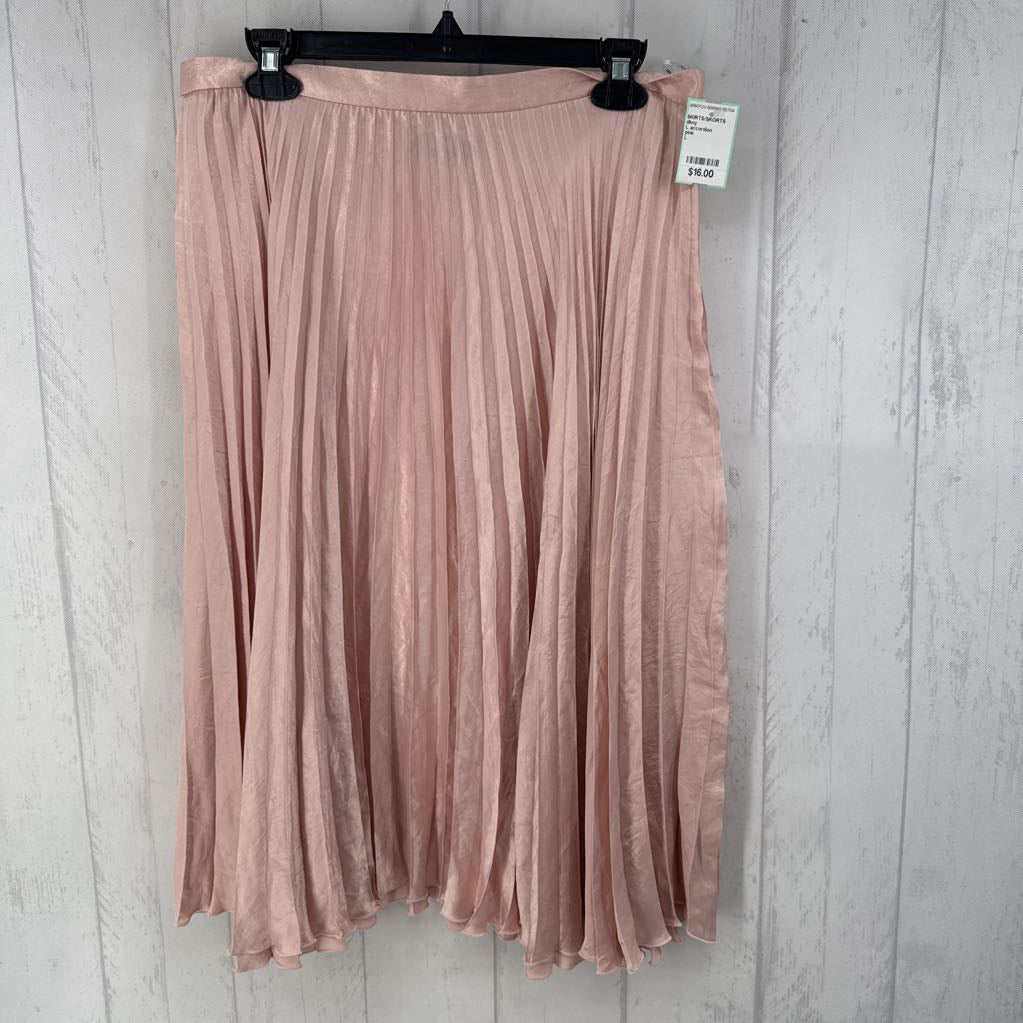 L accordion pleated skirt