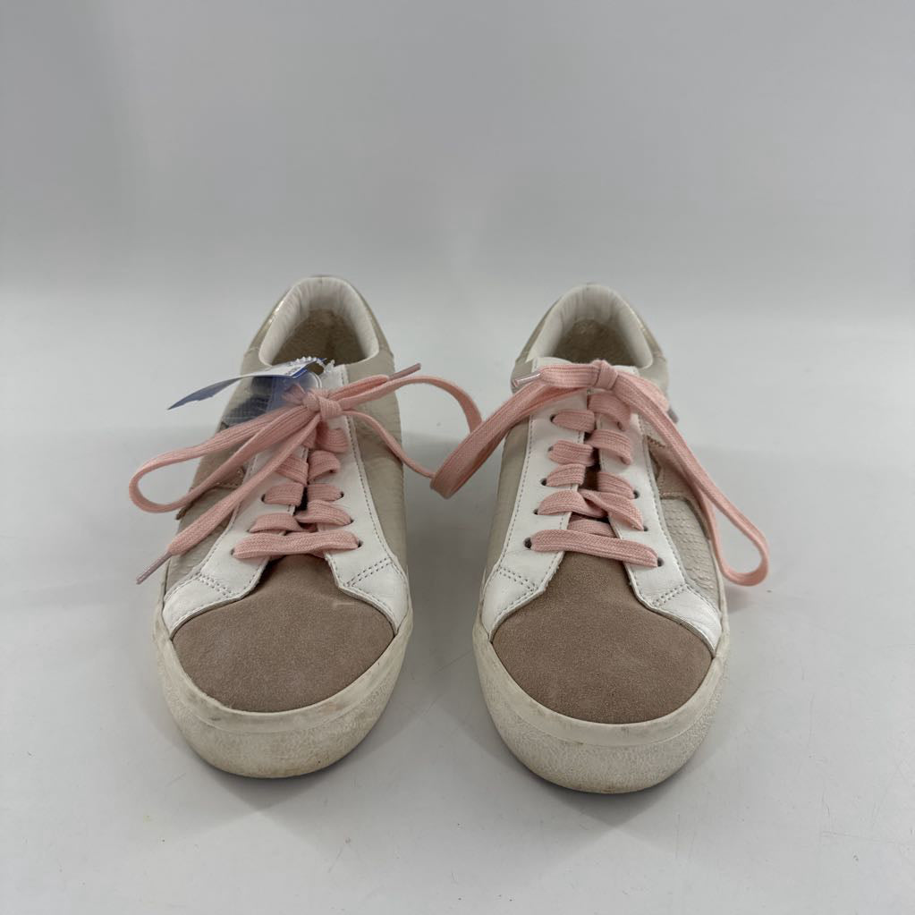 8 lace-up star sneaker