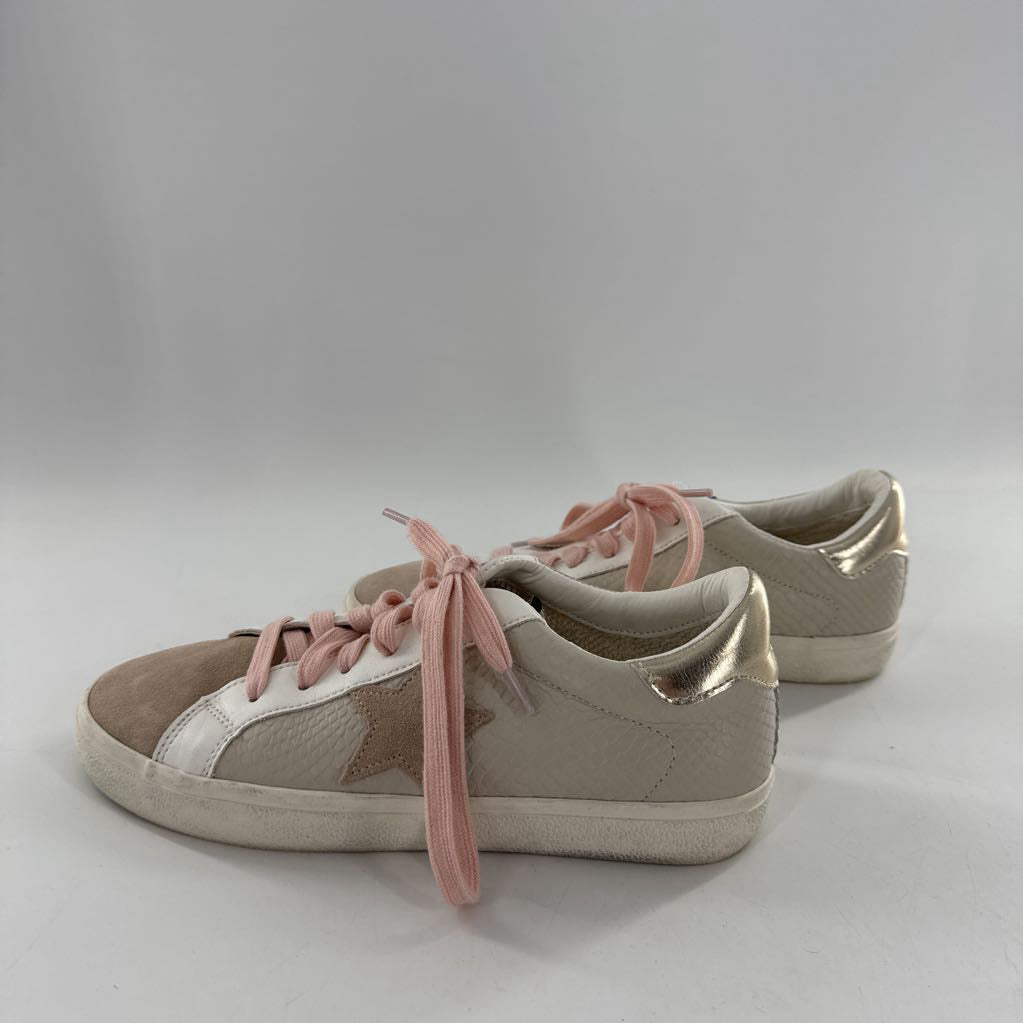 8 lace-up star sneaker