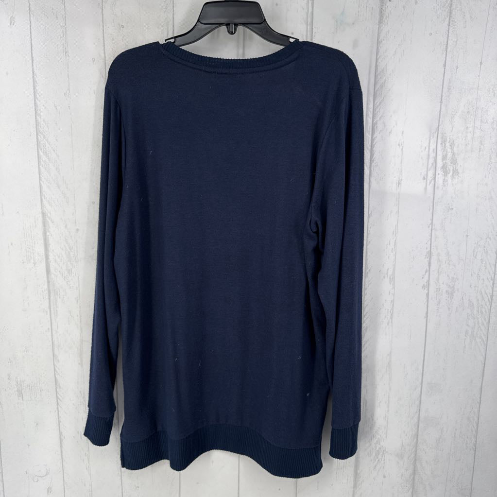 L v-neck l/s top