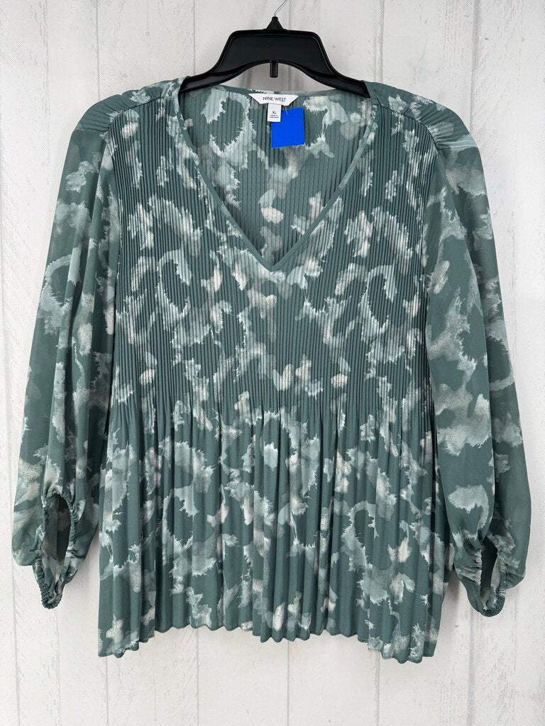 XL v-neck pleated l/s top