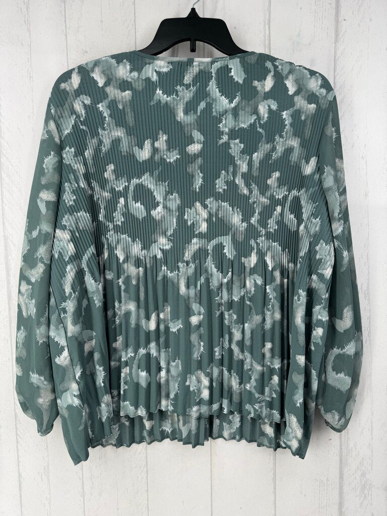 XL v-neck pleated l/s top