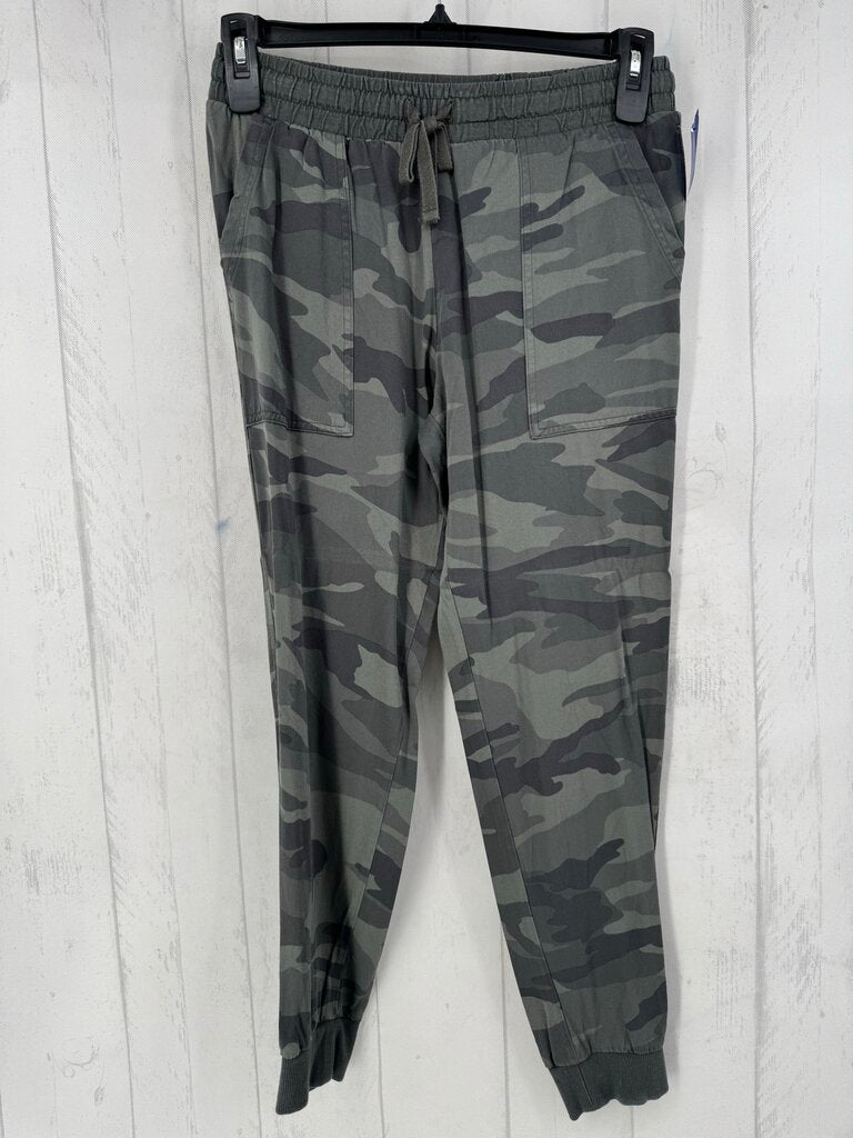 XS camo print joggers
