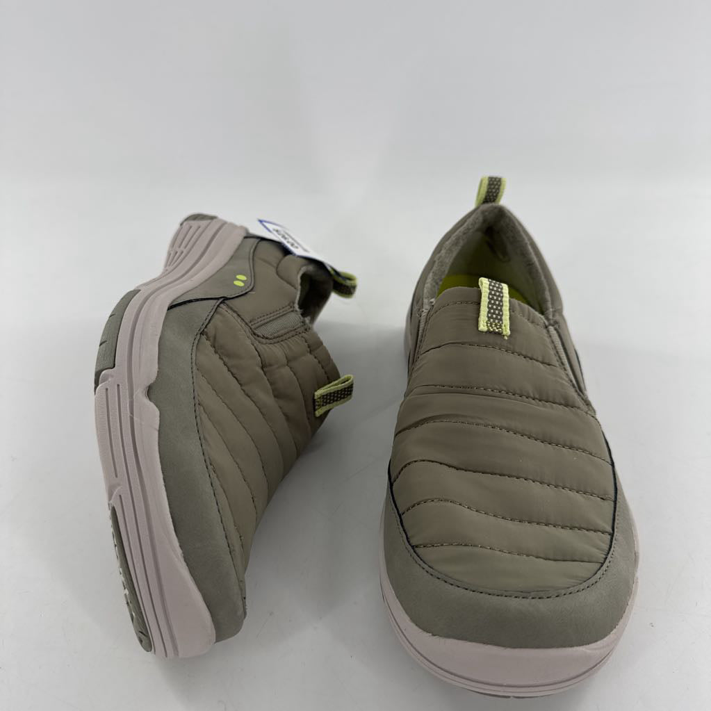 9.5 quilted slip-ons