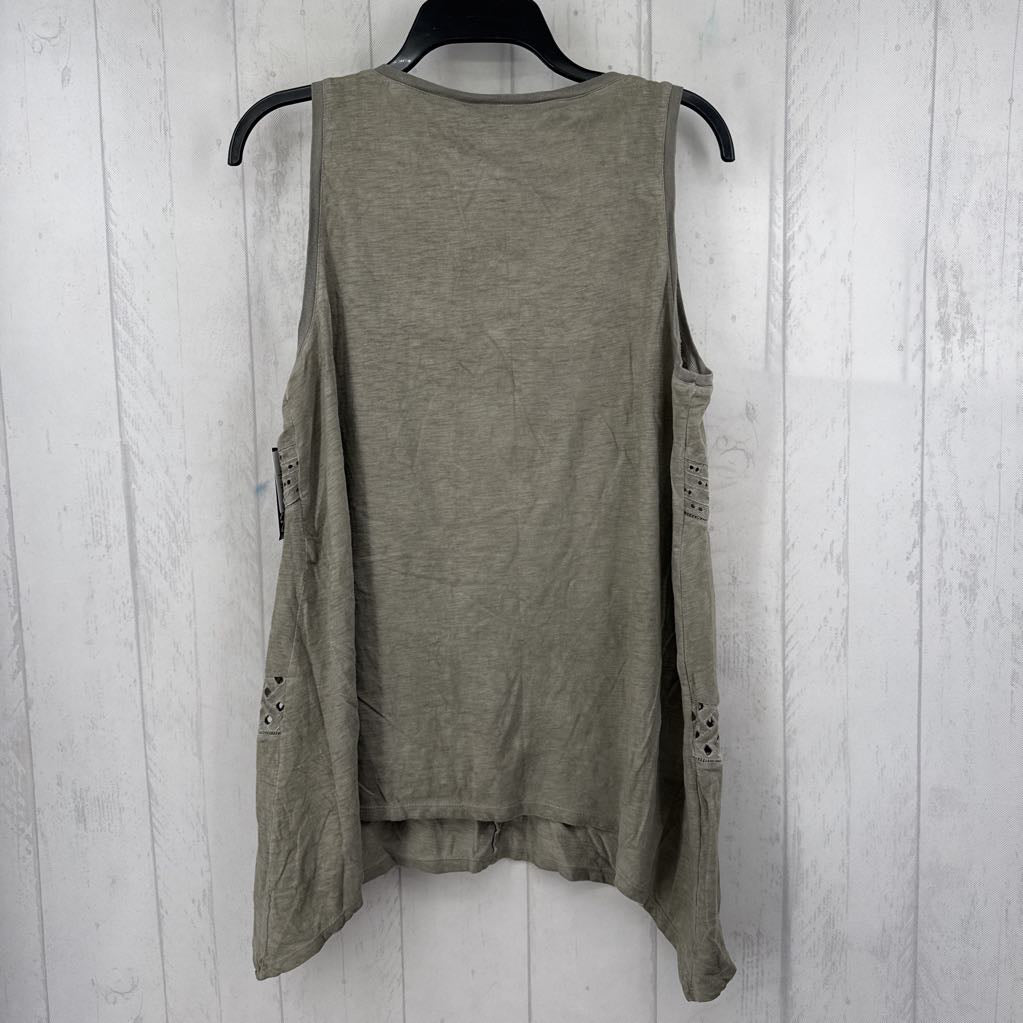 L scoop neck tank