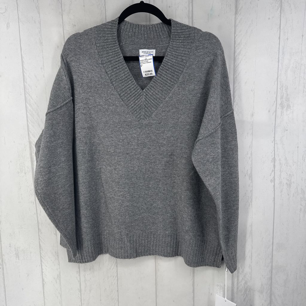 M v-neck sweater