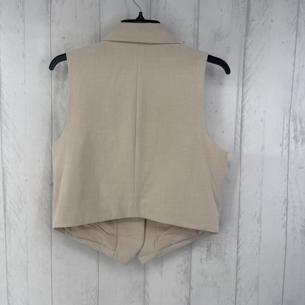 L button front vest
