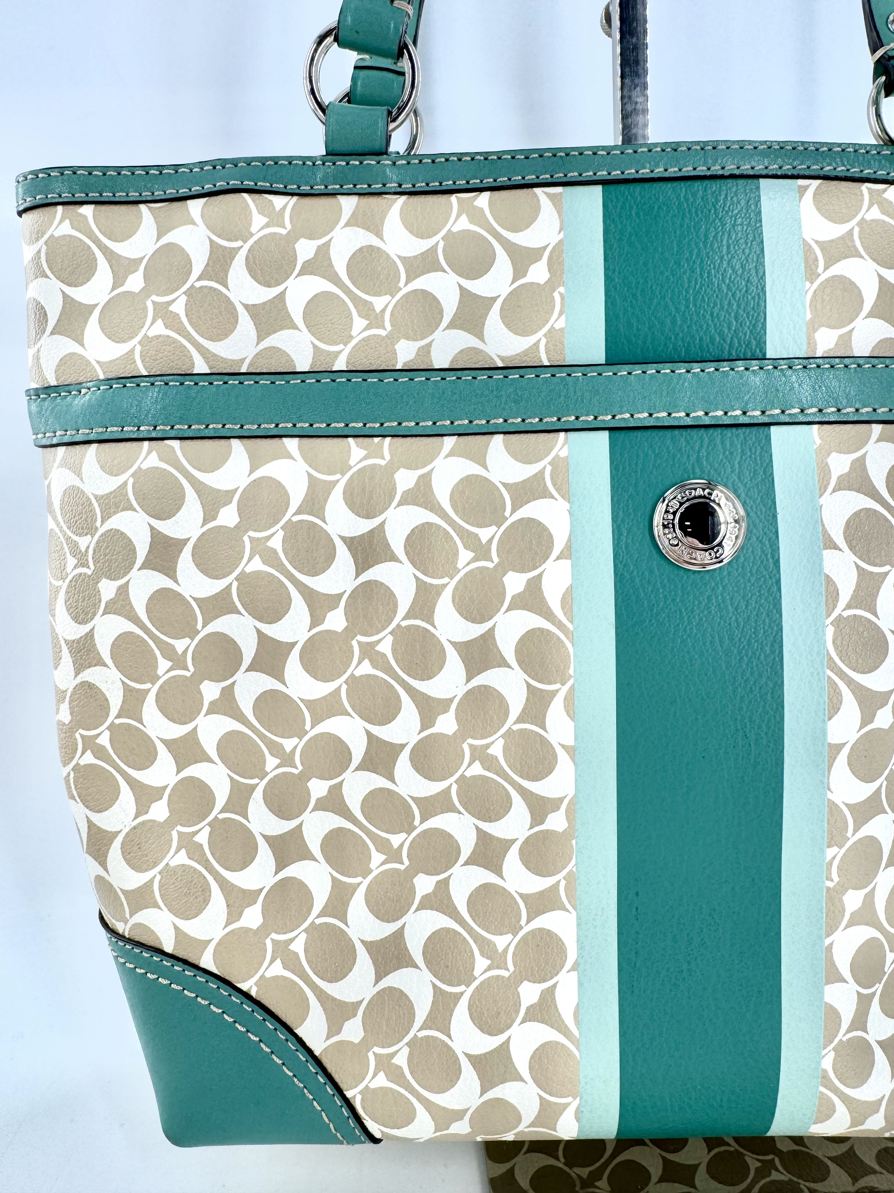 signature top zip tote w/ twilly scarf