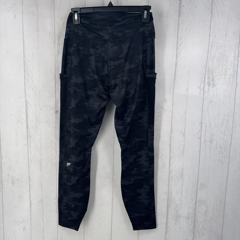 R85 M camo print legging