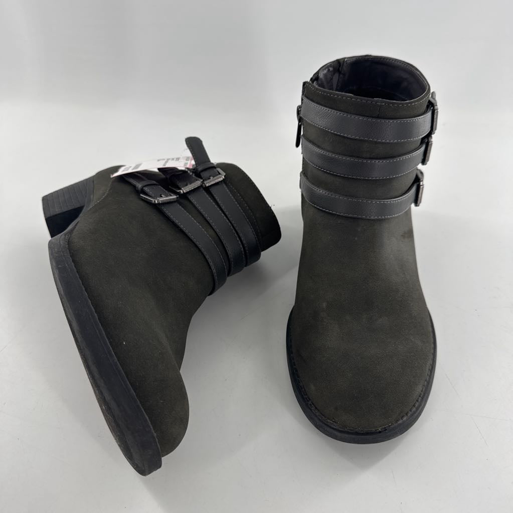 8.5w buckle accent ankle boot