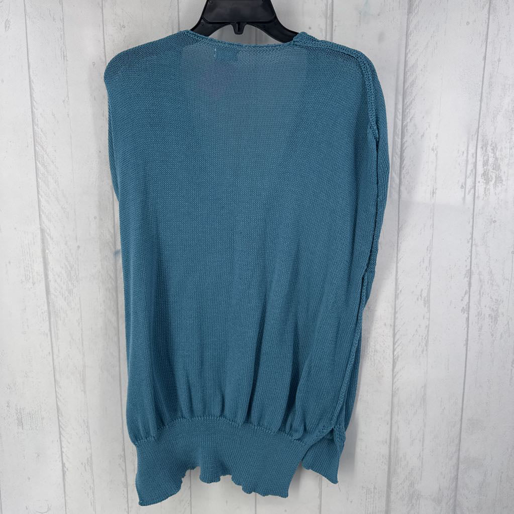 L buttoned v-neck sweater vest