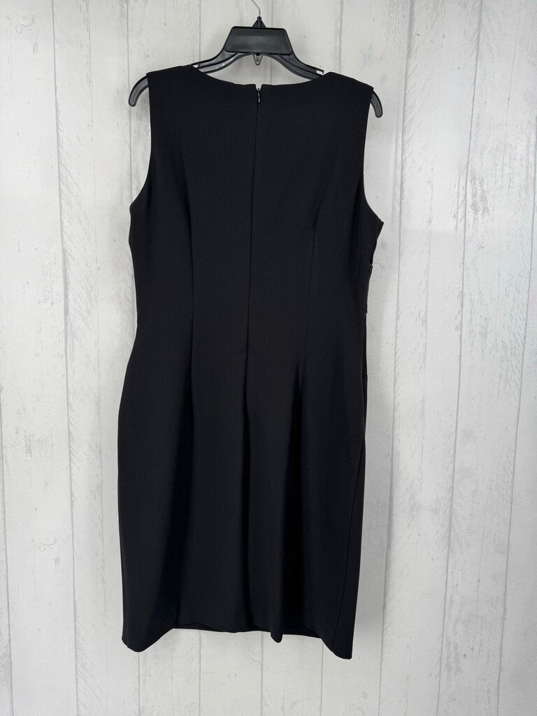 M slvls v-neck dress