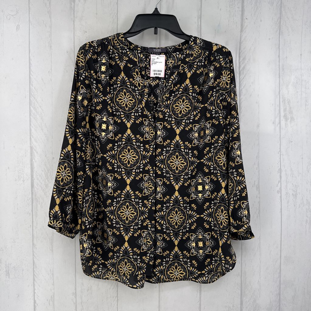 M medallion print button front