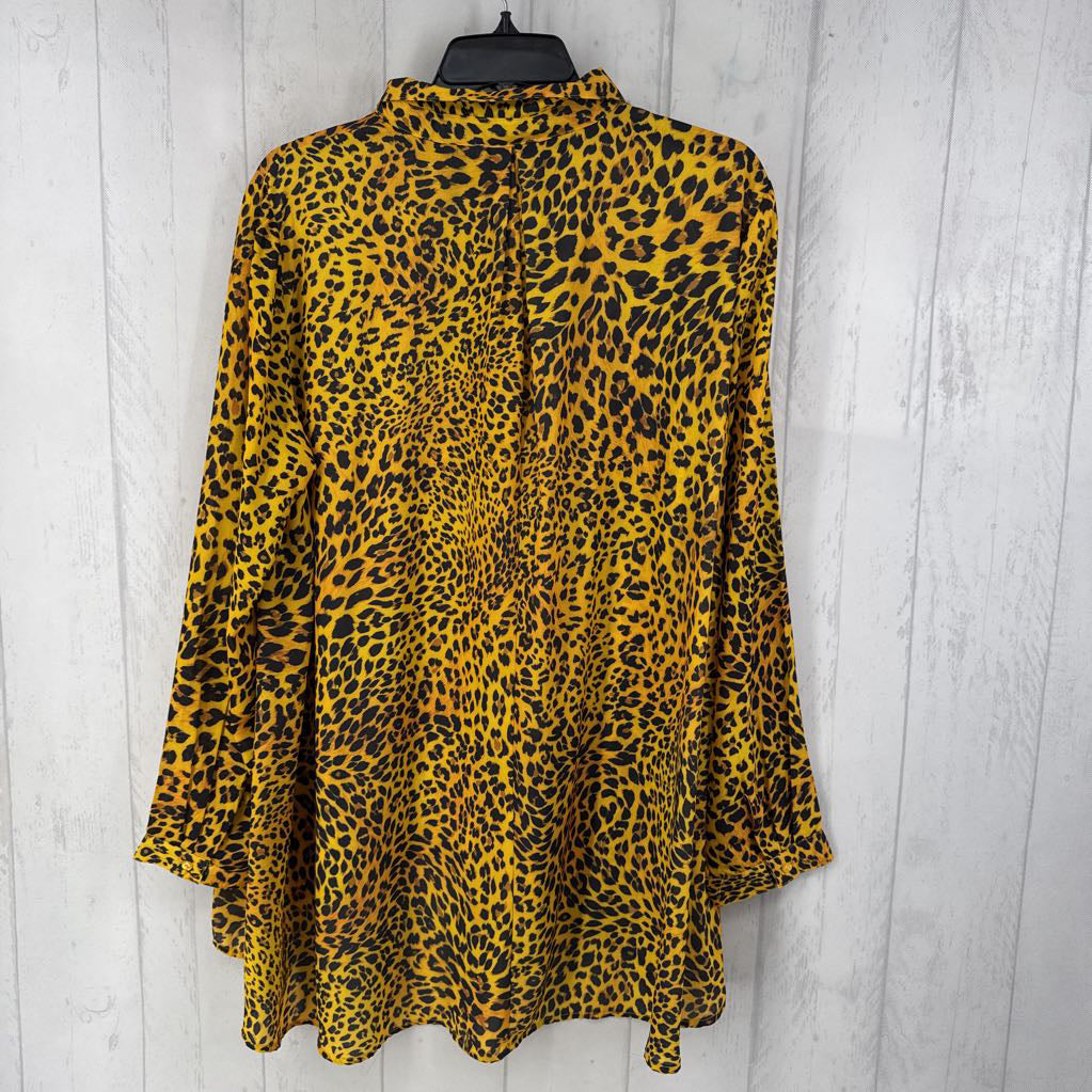 XL animal print button down hi-lo l/s top