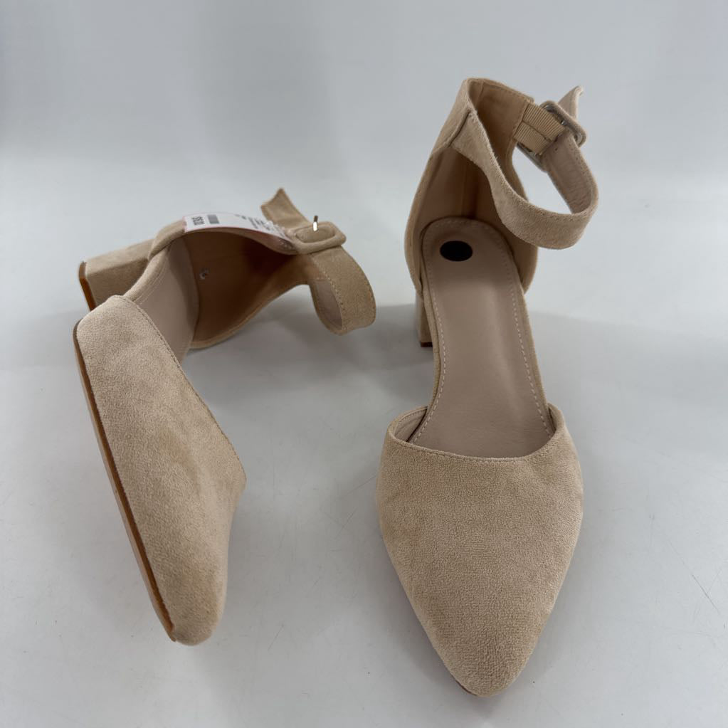 10 ankle strap low heel pump
