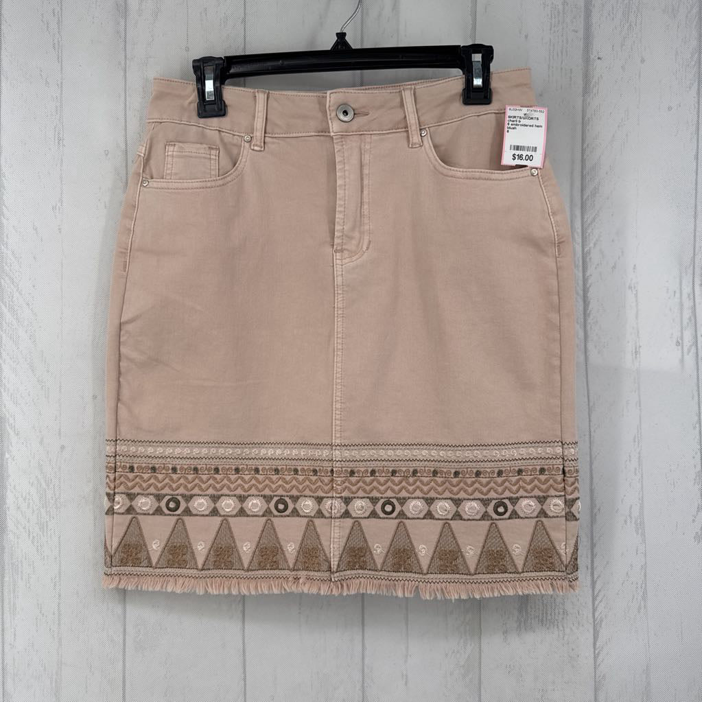 6 embroidered hem twill skort
