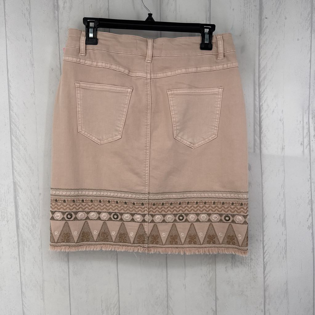 6 embroidered hem twill skort