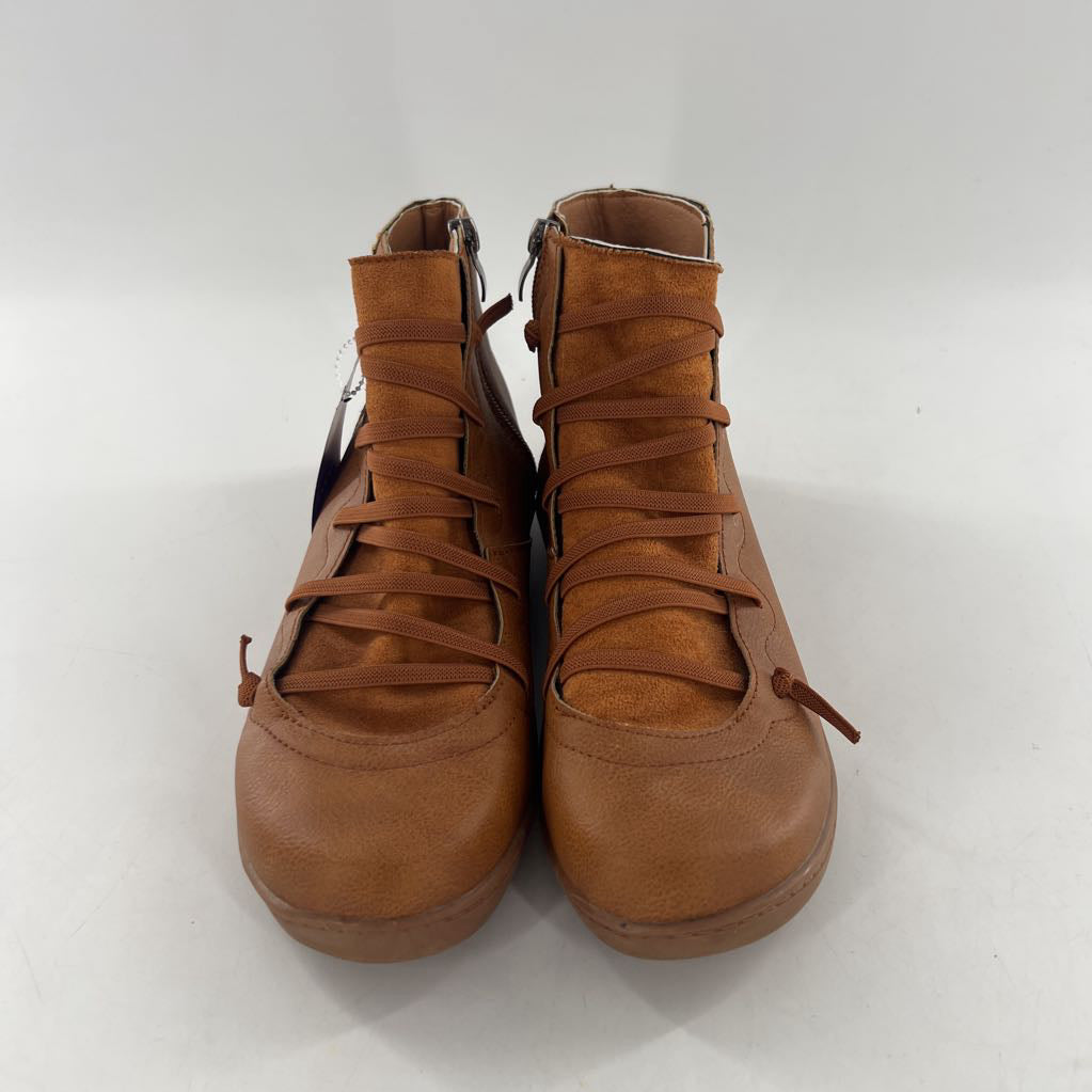 9 lace-up bootie