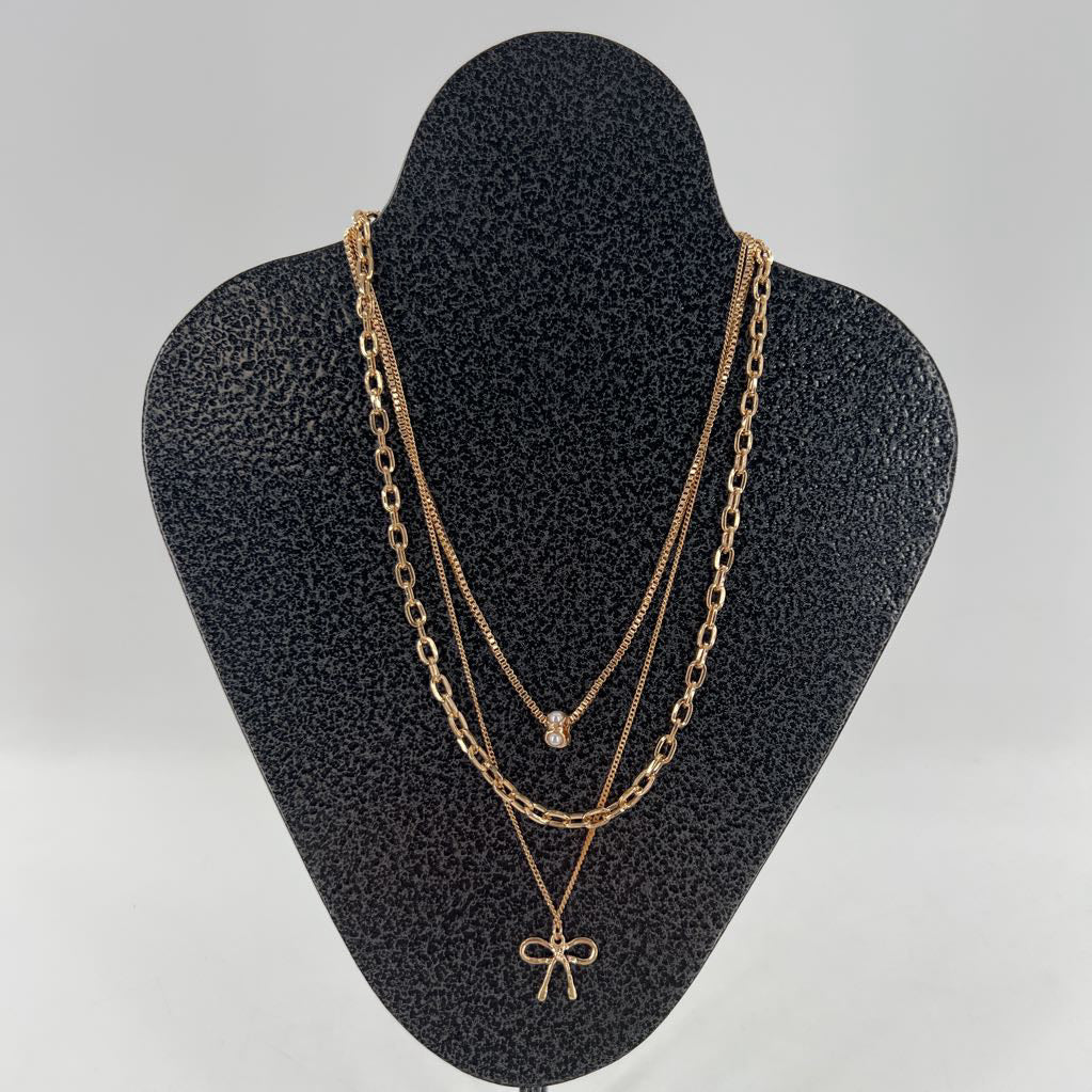 12" gold tone chain necklace w/ bow pendant