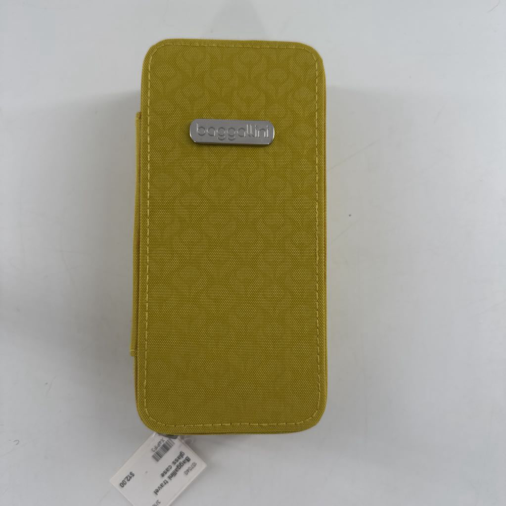 Baggallini travel glass case