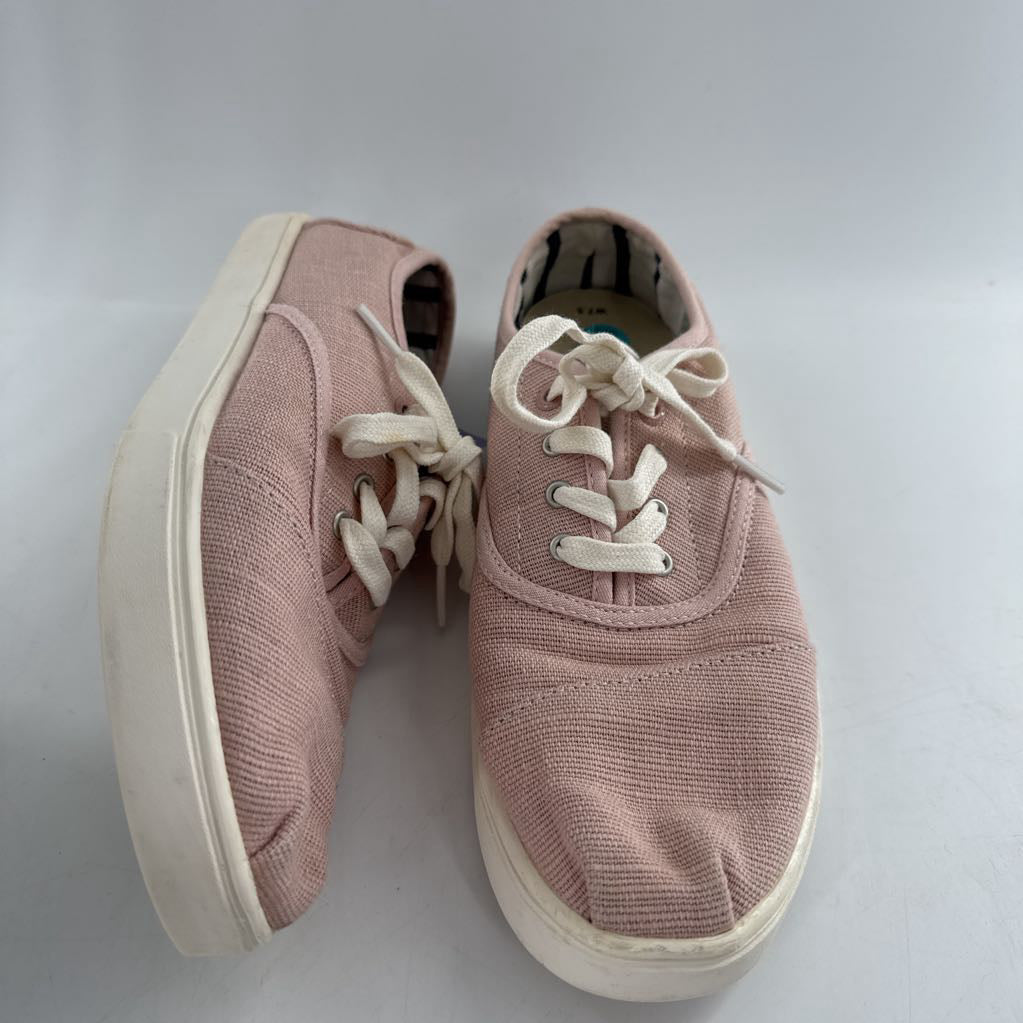 7.5 lace up sneakers