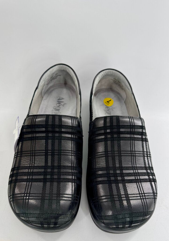 7/7.5 plaid slip on mules