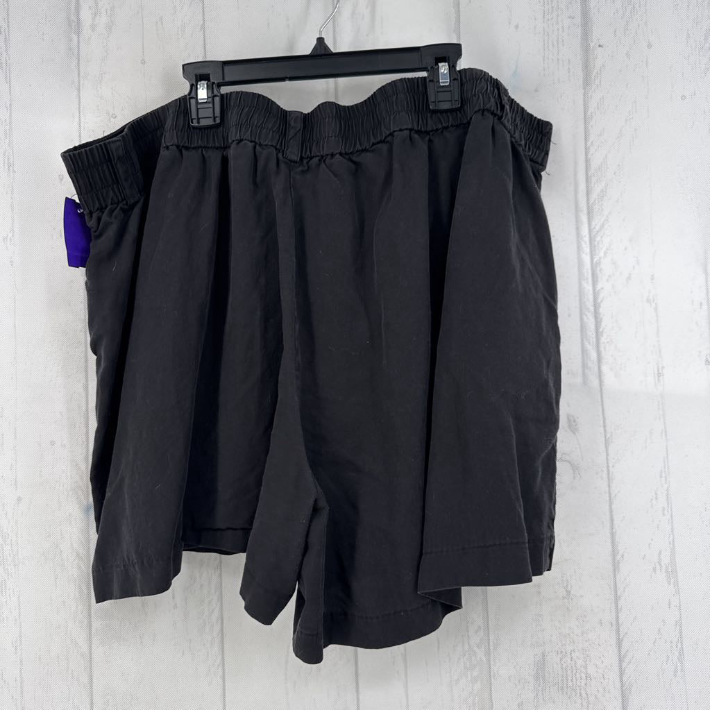 22 pull-on shorts