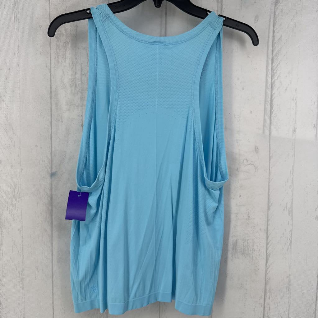 L scoop neck tank