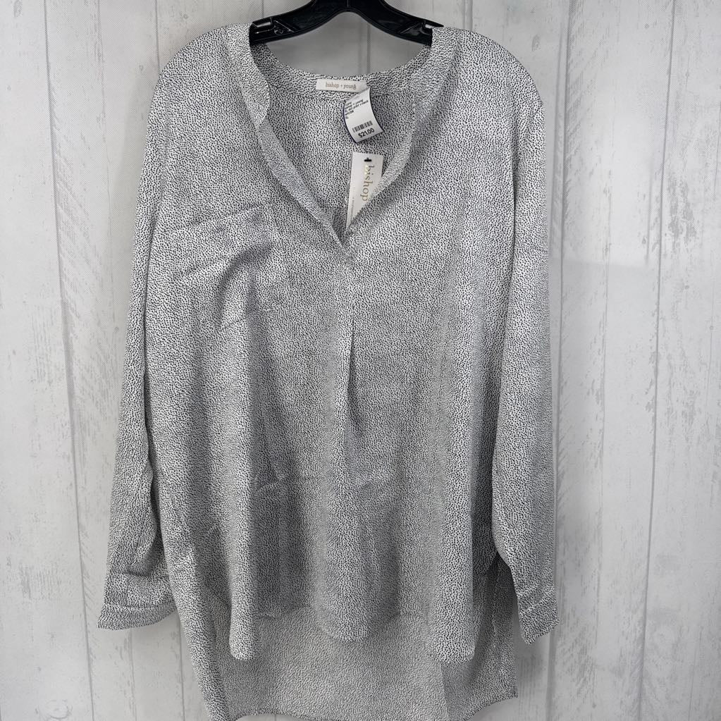 XL dot print v-neck l/s top
