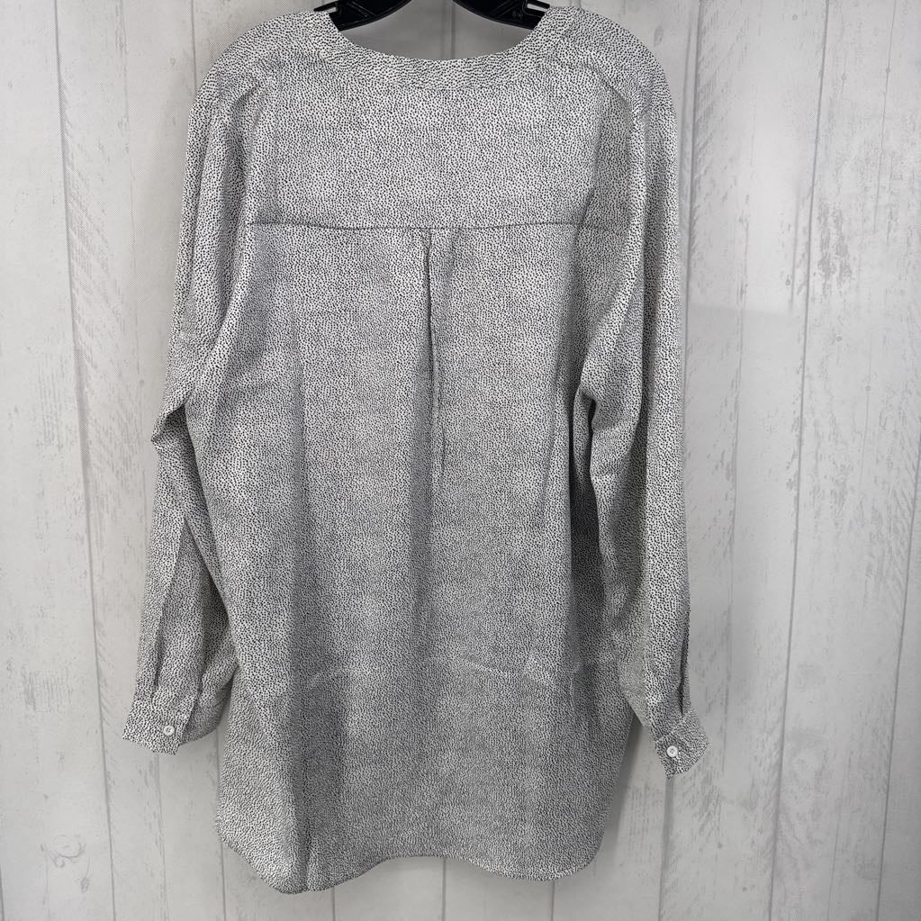 XL dot print v-neck l/s top
