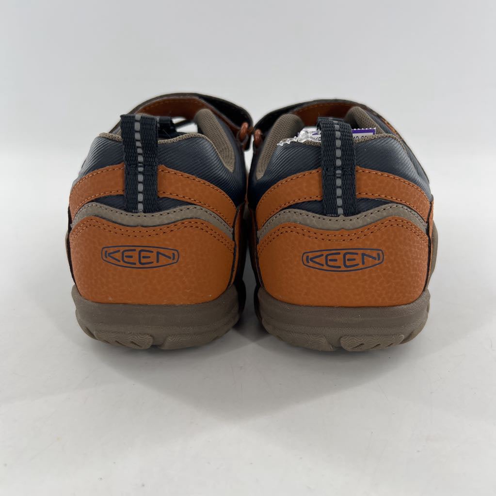 6(fits like 7.5) velcro strap hiking sneaker