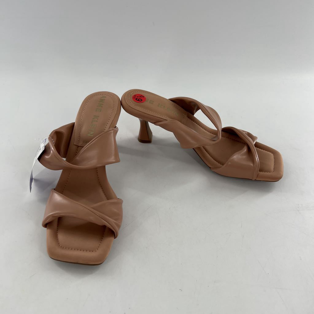 6.5 twisted straps low heel sandal
