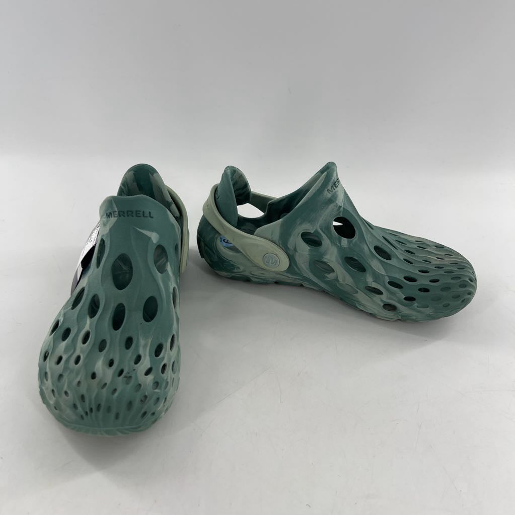 6 slip-on water shoes