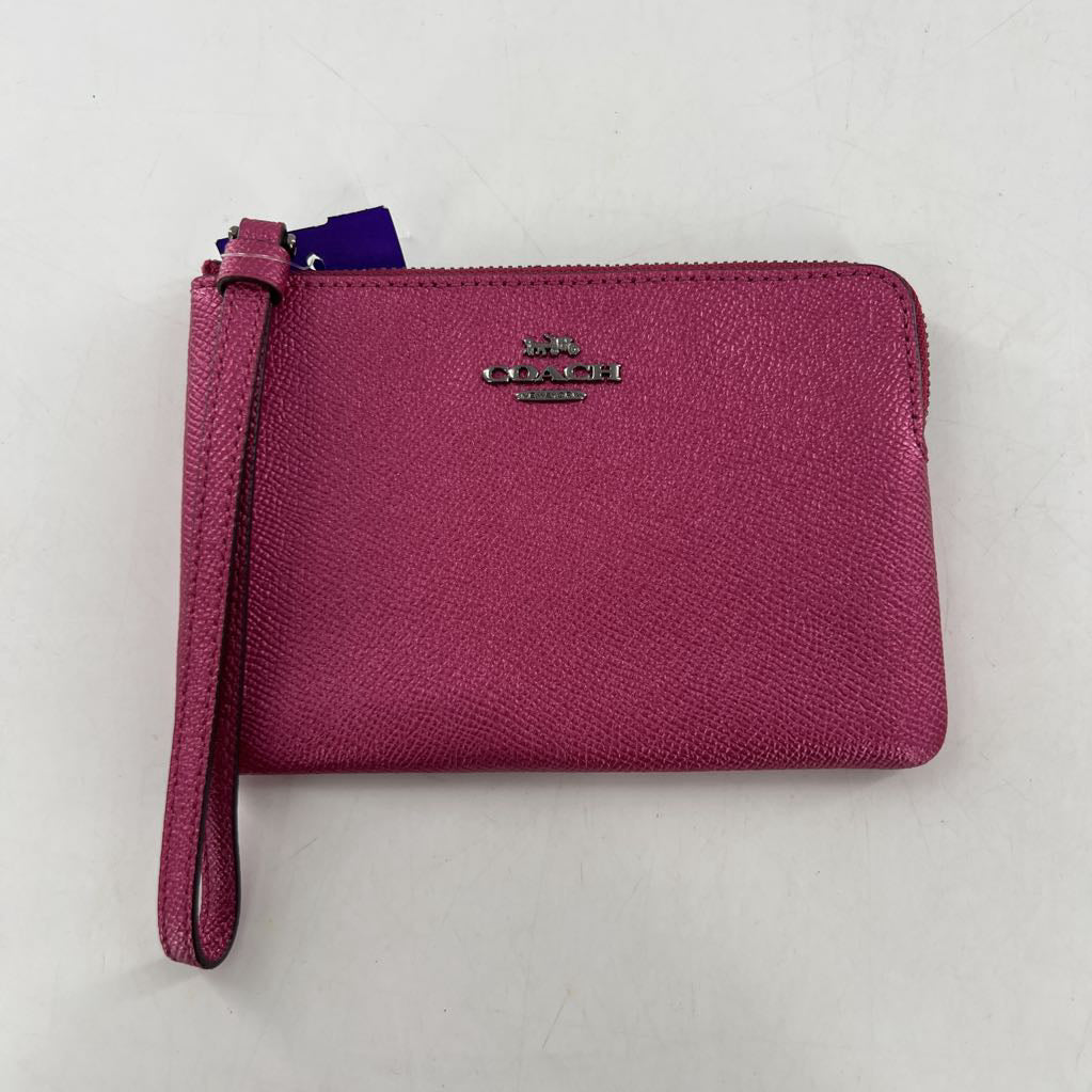 R75 pebbled metallic corner zip wristlet
