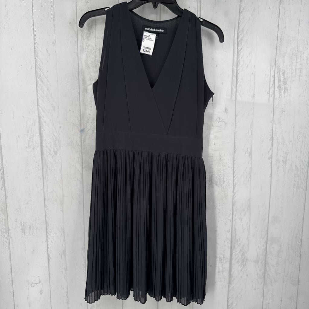 Sp v-neck pleated bottom slvls dress