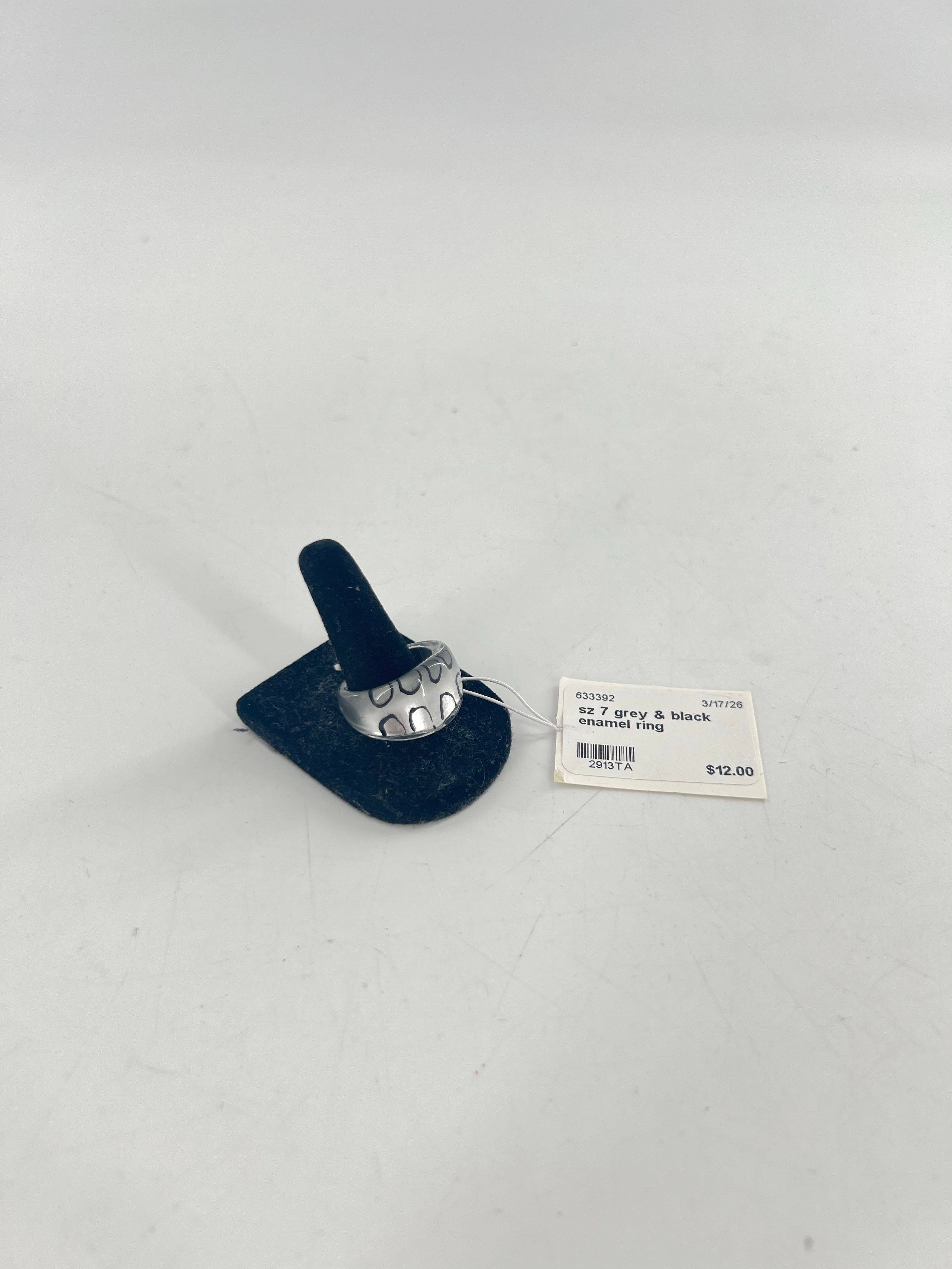 sz 7 grey & black enamel ring