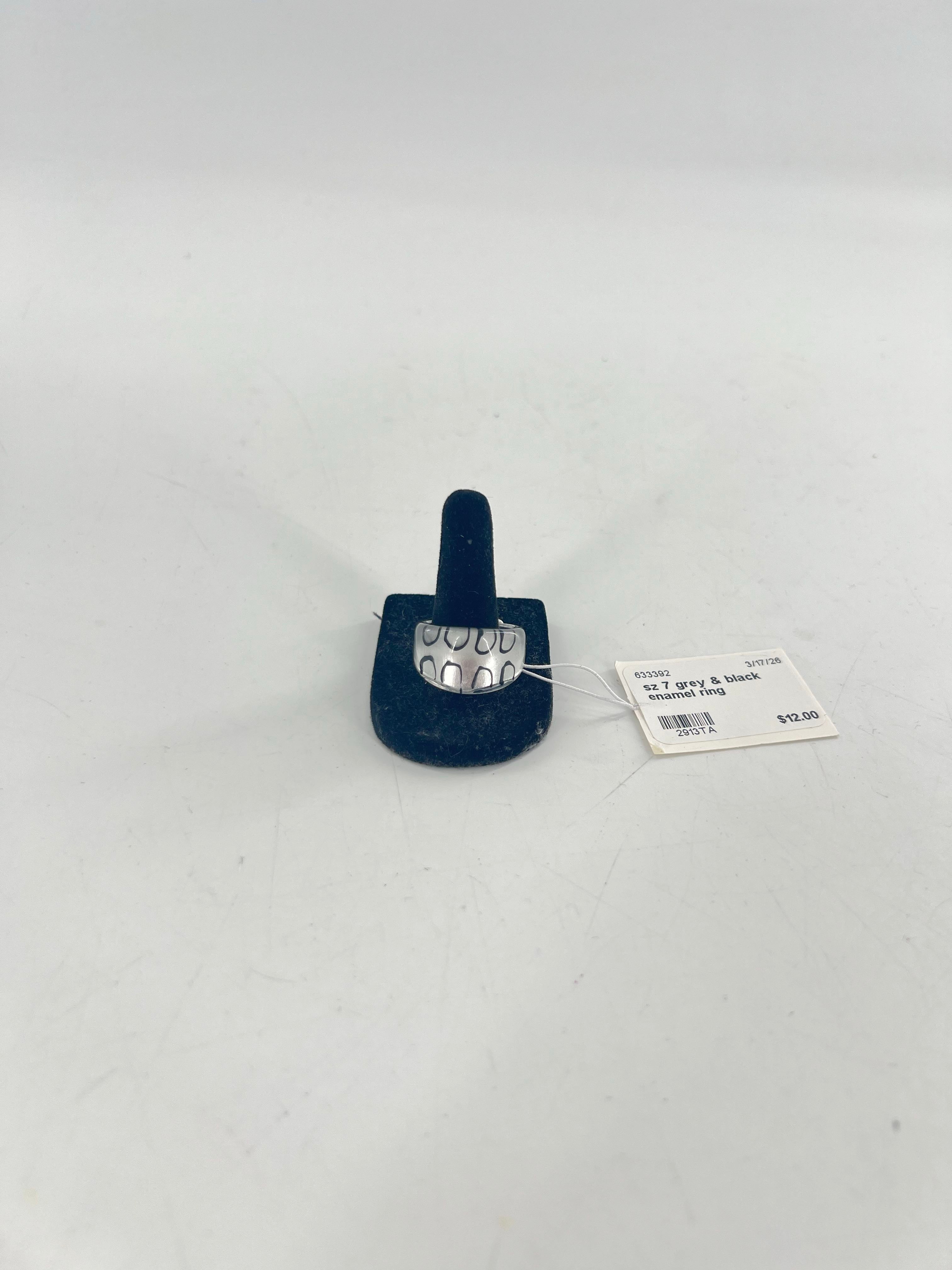 sz 7 grey & black enamel ring