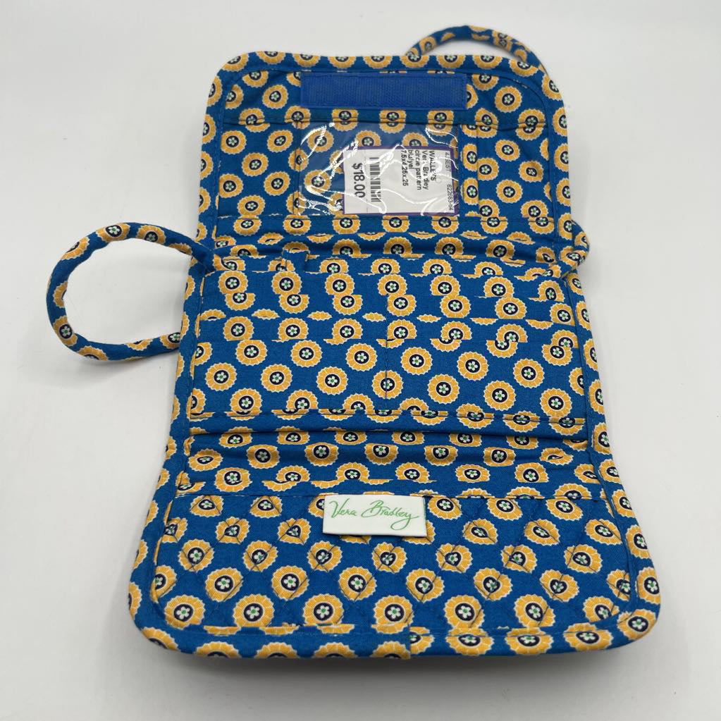 circle pattern quilted tri-fold string wallet