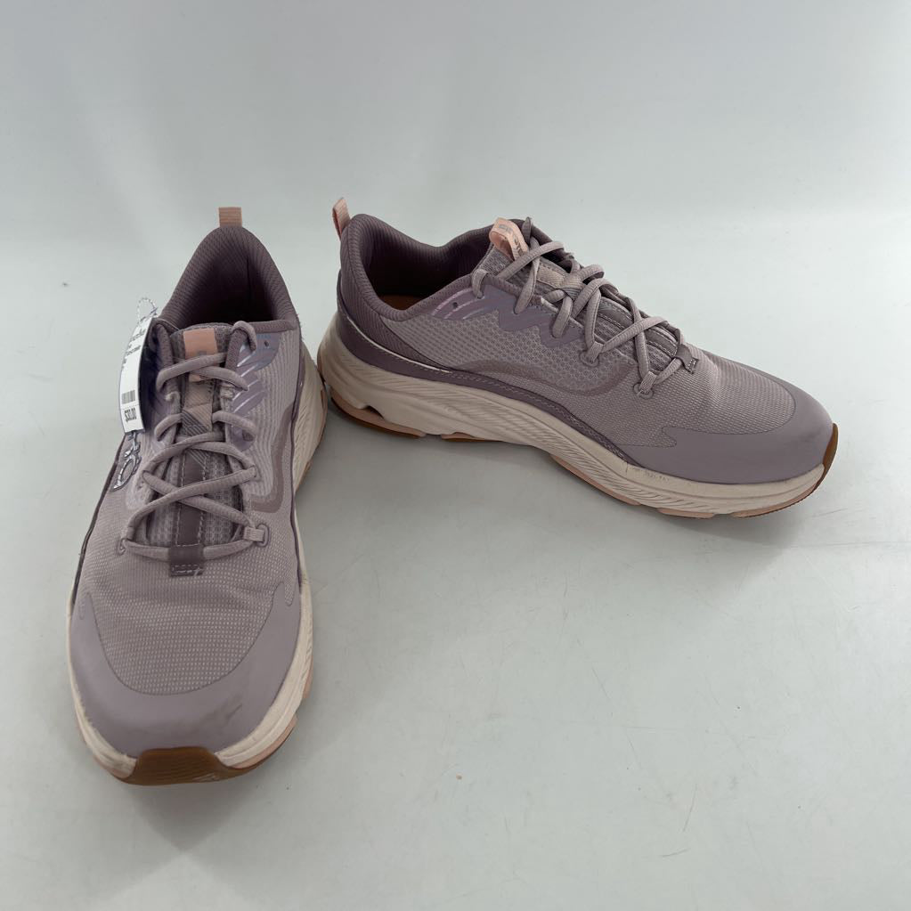 11 lace-up sneaker