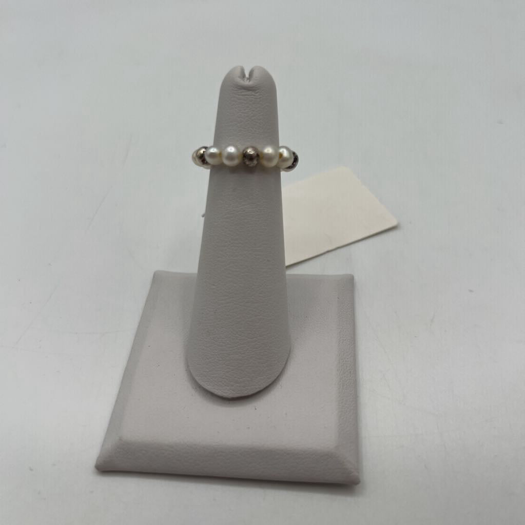 sz 6 stretch beaded/pearl ring