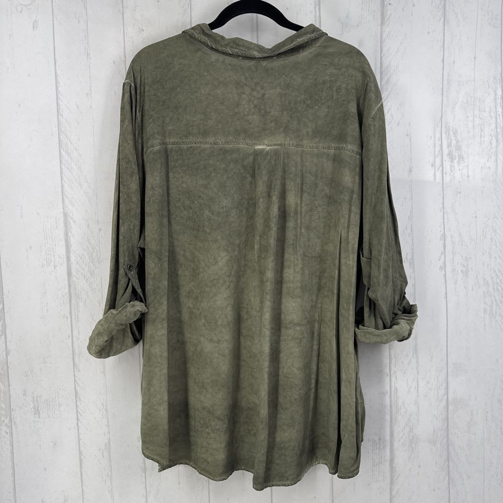 3X button down tab slv top