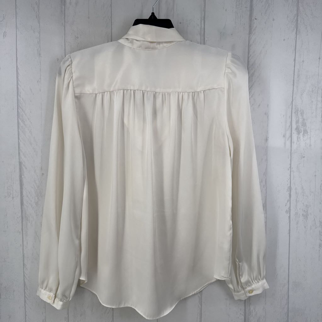 XL v-neck bow front l/s top