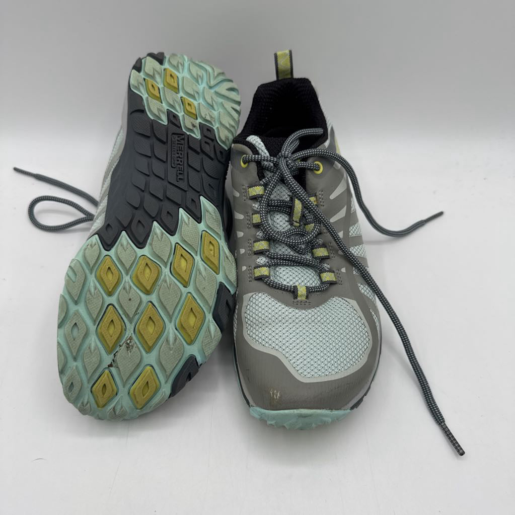 5.5 lace-up sneaker