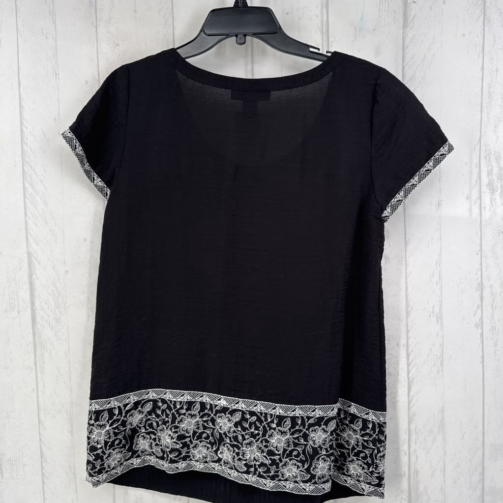 10 flo embroidered trim pleated front s/s top