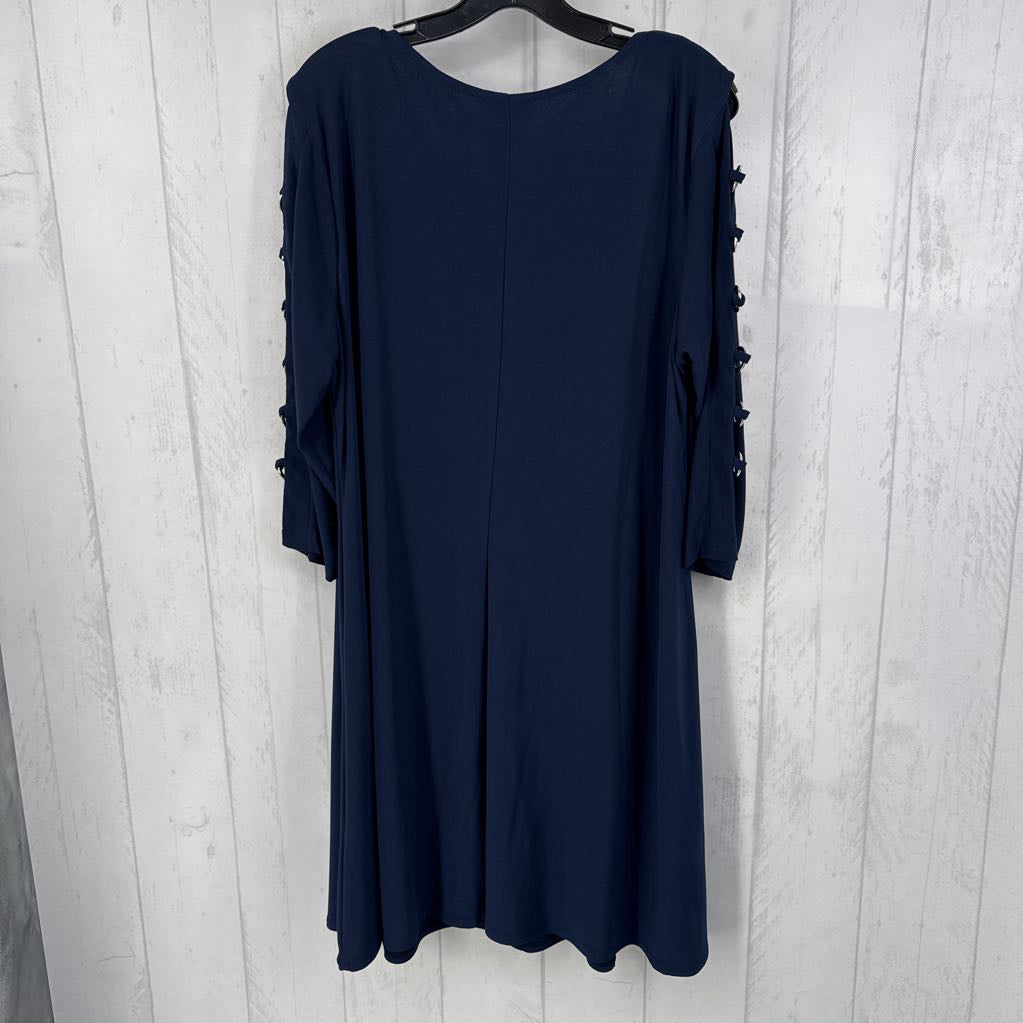 XL v-neck silver grommet rings 3/4 slv dress