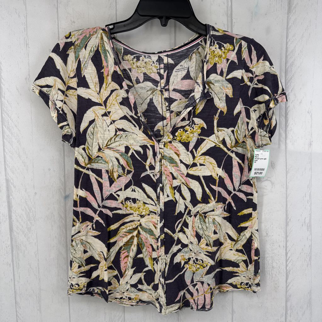 XS leaf print split neck s/s tee