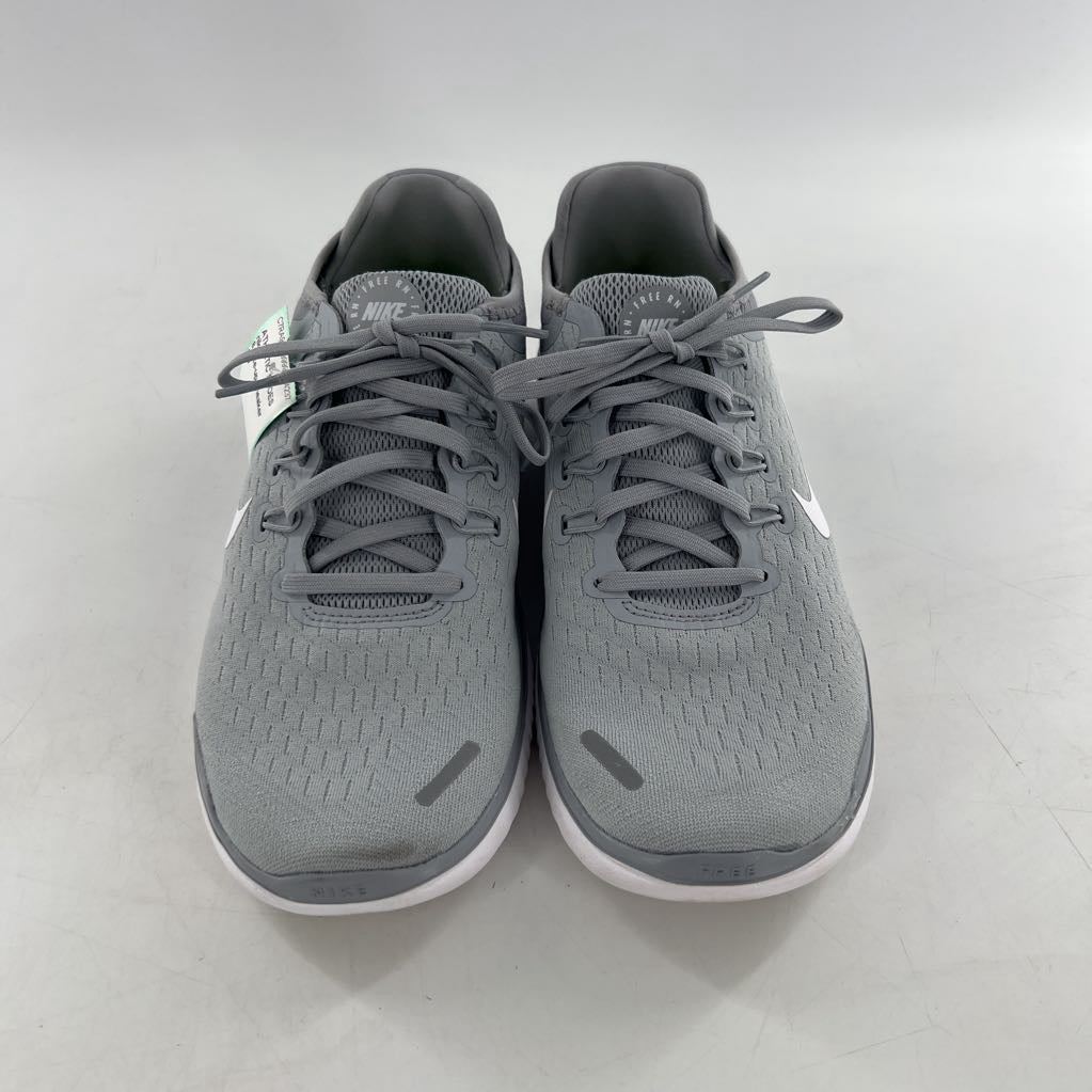 8 lace-up sneaker