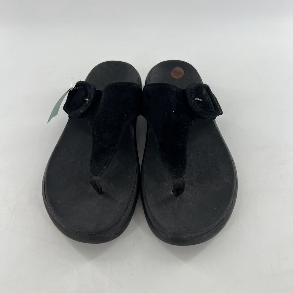 10 suede t-strap flip flops